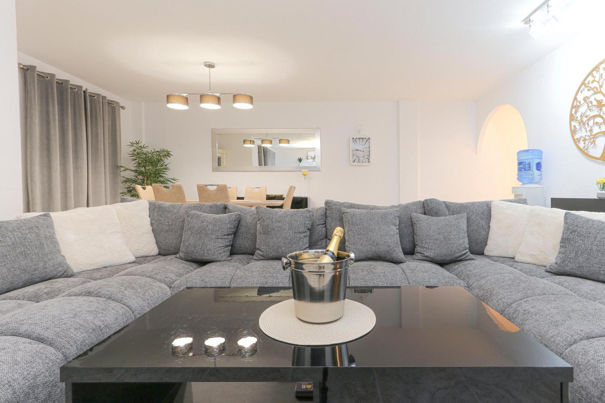 Presidential Suite Villamartin Plaza Av Brisas 67 Alicante Bagian luar foto